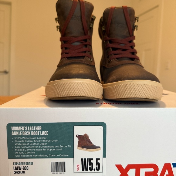 NEW with box Xtratuf Women's Ankle Deck Boot Size 5.5 - Picture 2 of 5